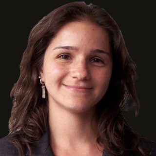 Headshot of Thais Felipelli